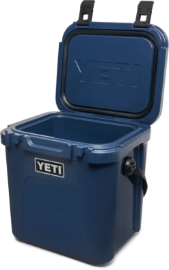 Yeti Roadie 24 Kühlbox -Bestes Angeln Geschäft 191417 Roadie 24 Campaign Dealer Images Roadie 24 Navy Quarter Lid Open 2400x2400 1